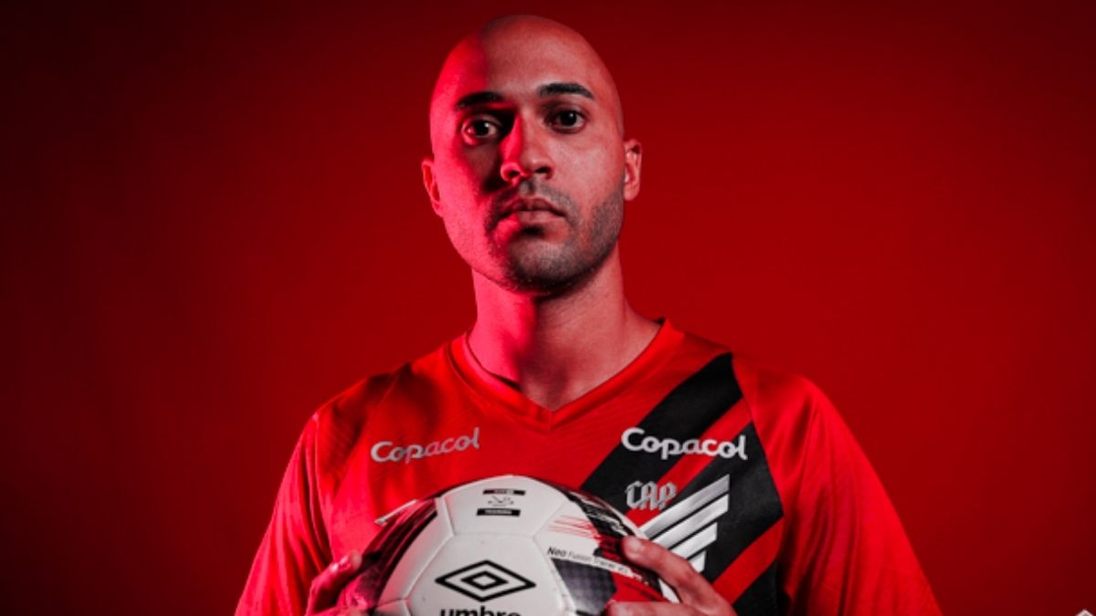 Athletico fecha com lateral Dudu com contrato até final de 2026