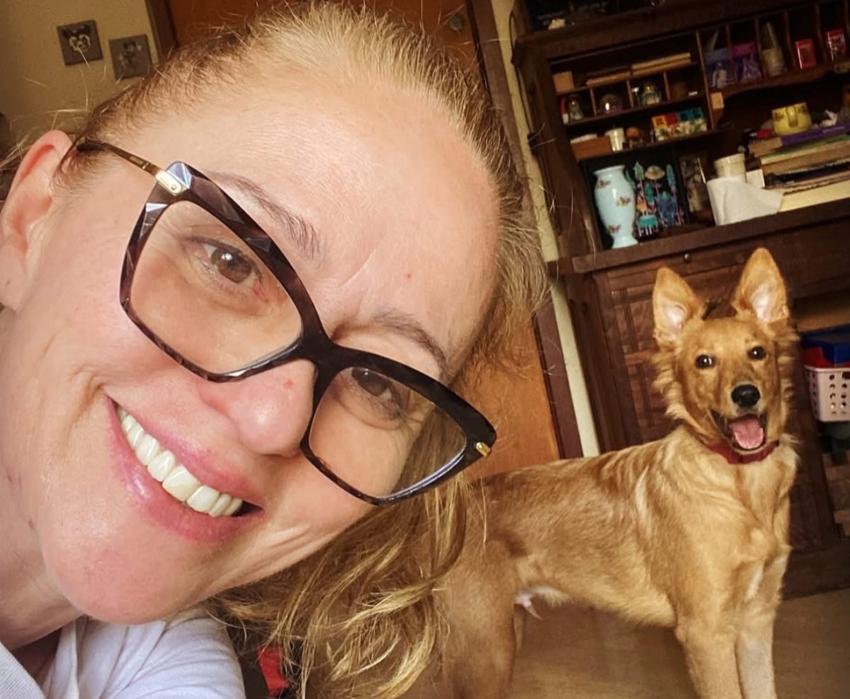 Atriz que fez Bebel em "A Grande Família" perde cachorro durante férias em SC
