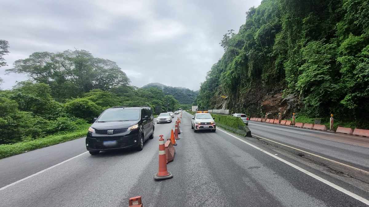 BR-277 tem interdição e fluxo segue em mão dupla nas faixas sentido Curitiba