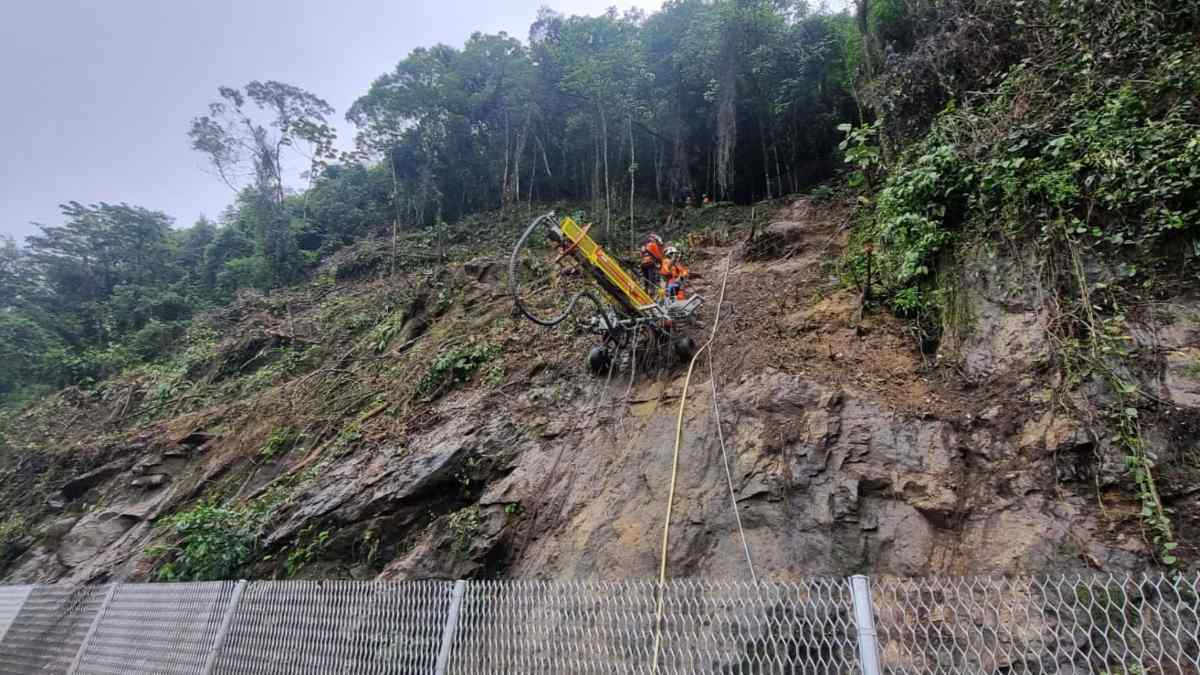 Trabalhos começaram às 7h30 e devem seguir até às 18h 