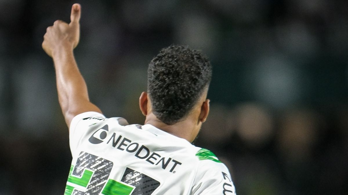 Coritiba vence partida contra São Joseense em estreia de Mozart