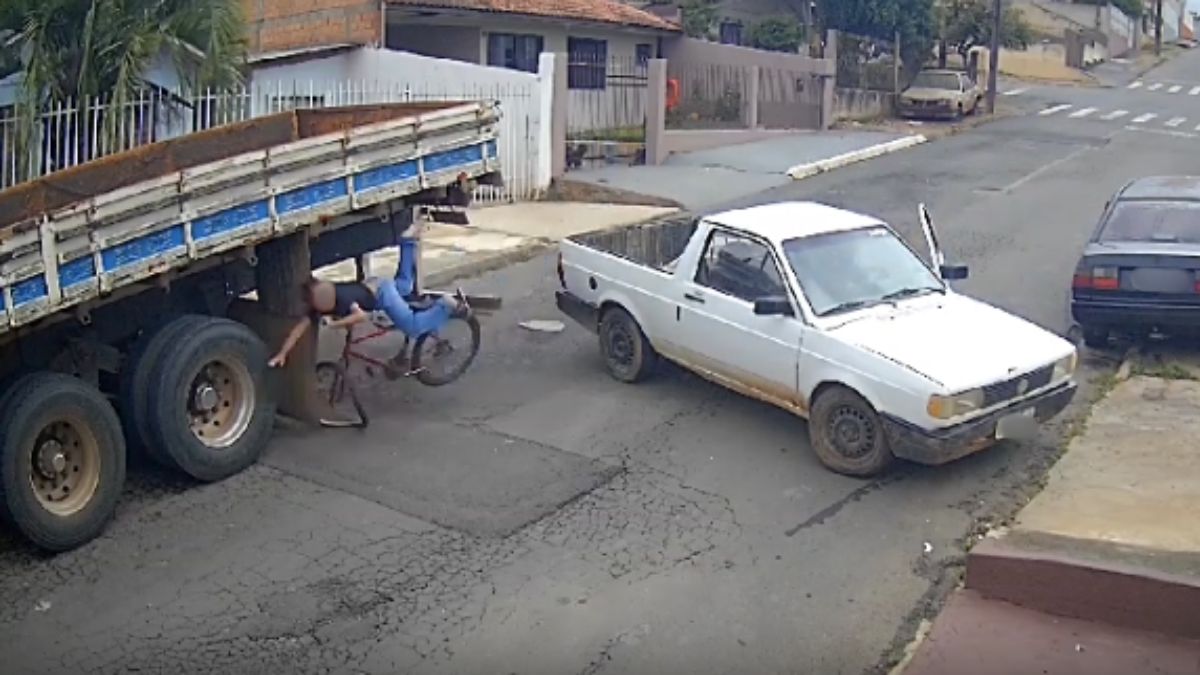 Criança perde freio de bicicleta e bate contra caminhão; veja no Cidade Alerta
