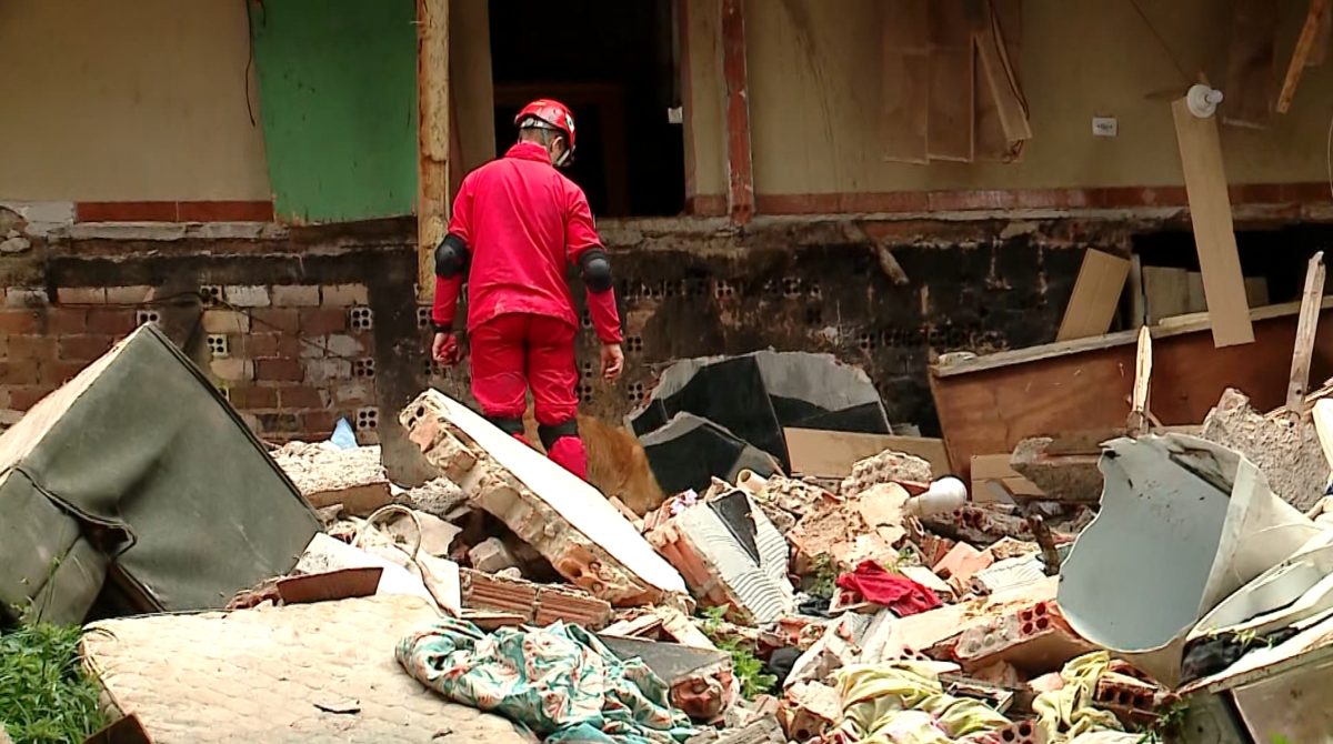 Moradores não estavam em casa durante desabamento em Curitiba
