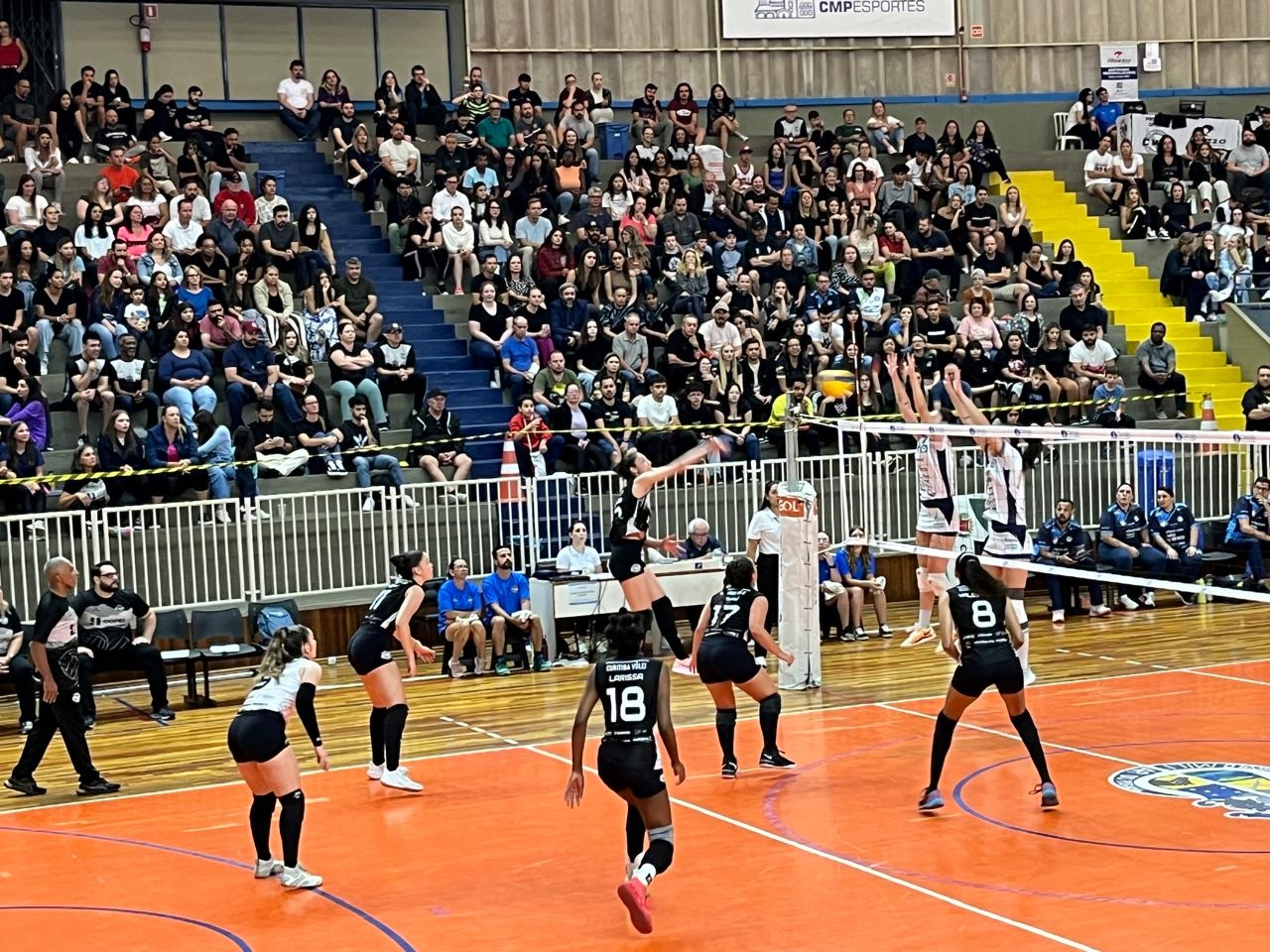 Irati e Curitiba se enfrentaram na noite desta terça-feira (14)