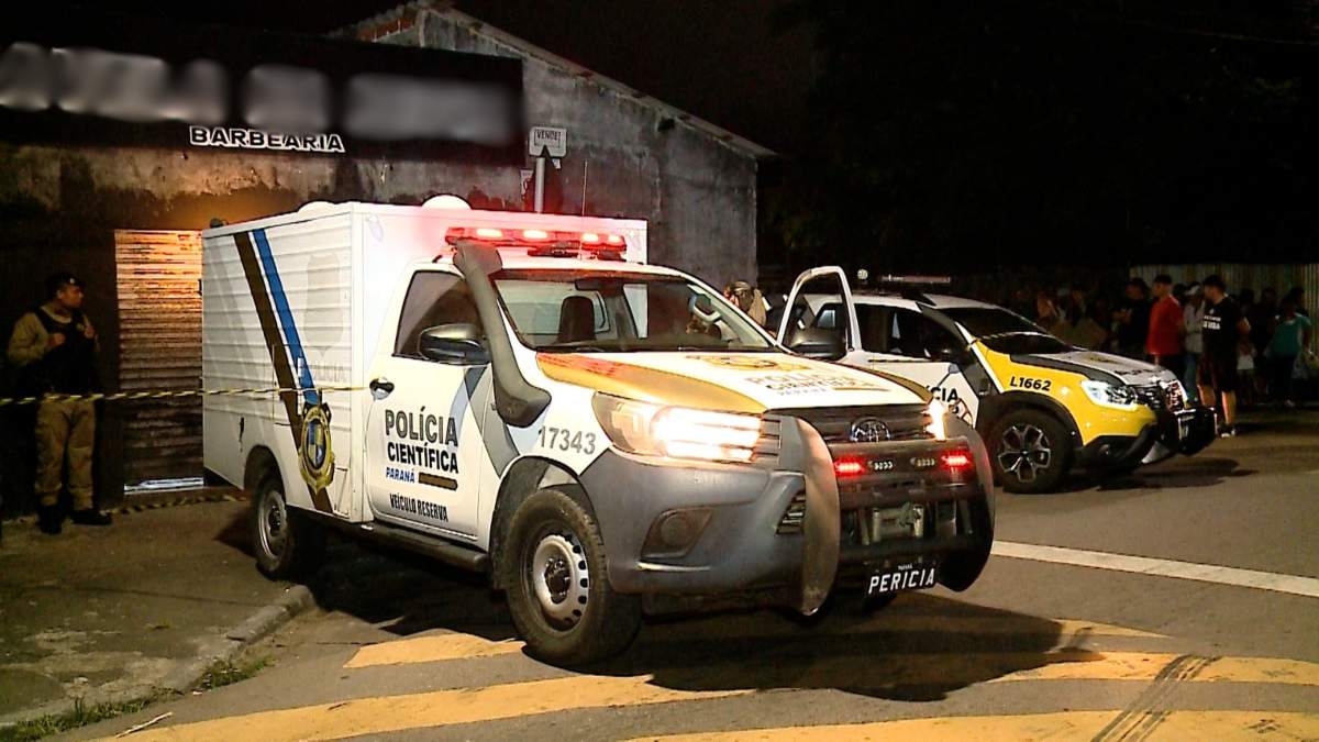 Adolescente aguardava atendimento em barbearia quando foi morto a tiros