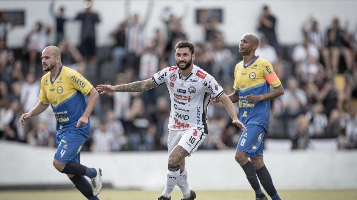 Cianorte e Operário vencem jogos da primeira rodada do Paranaense