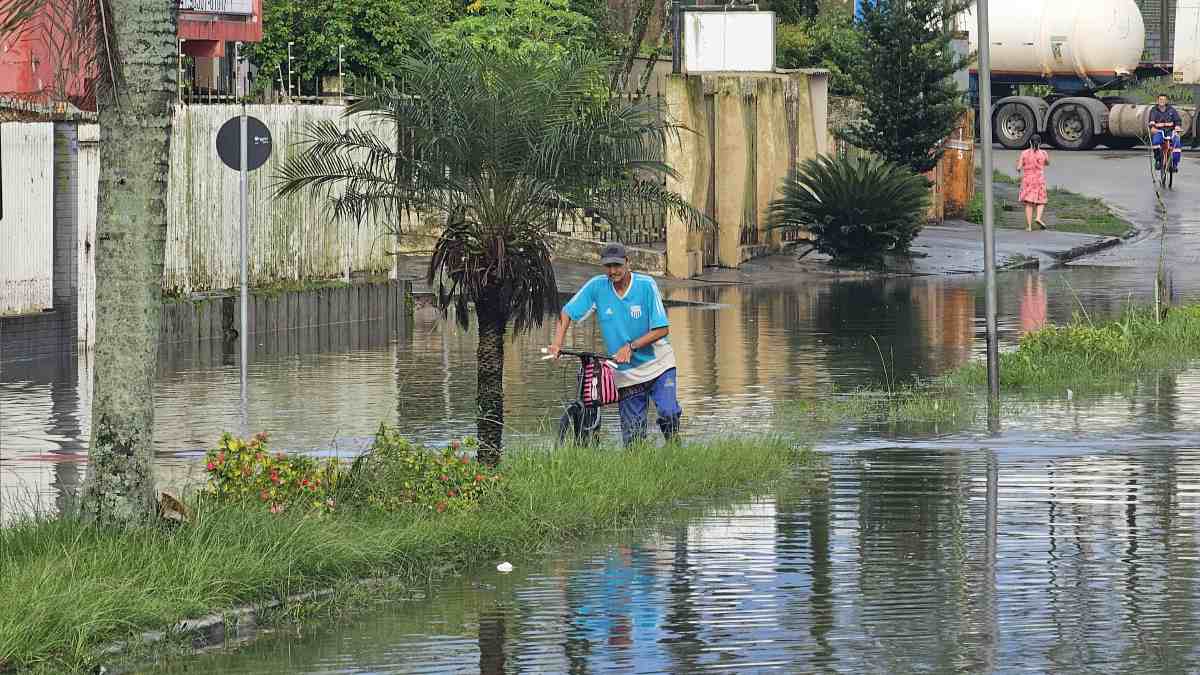 Moradores de Paranaguá tiveram transtornos na manhã desta quinta (9) devido as fortes chuvas