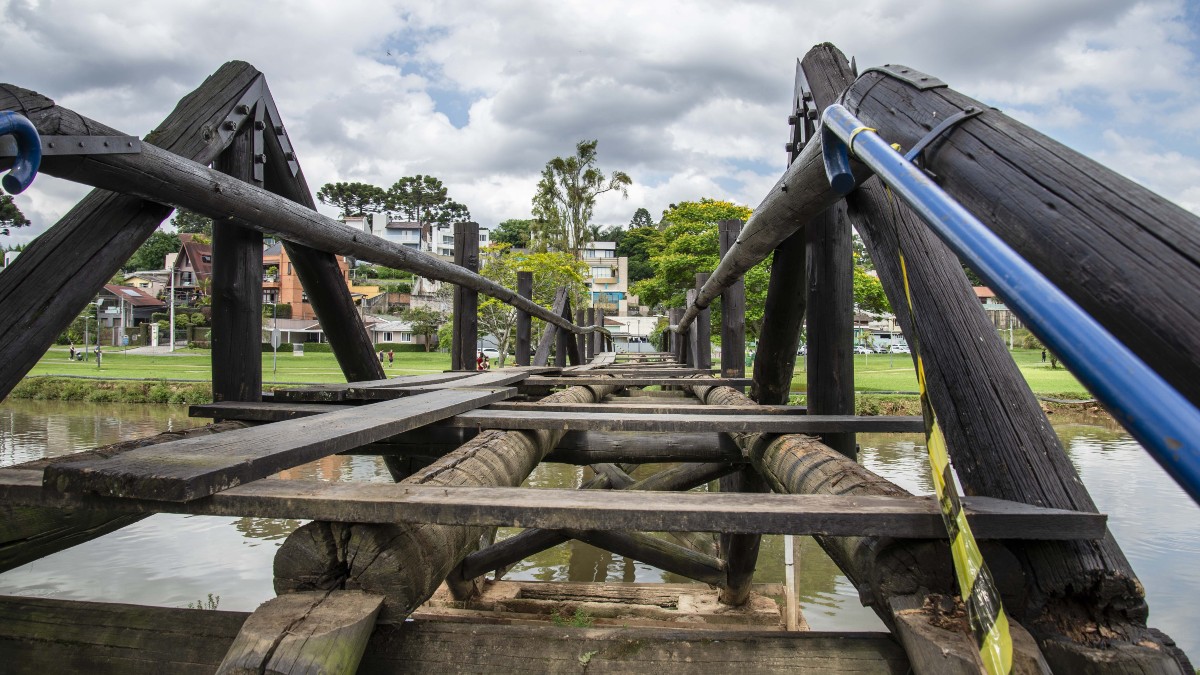 Ponte de madeira Parque Barigui