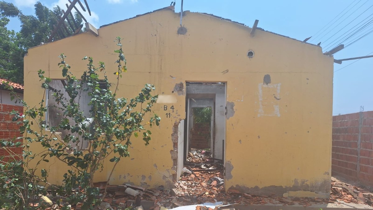 A mulher acusada pela morte de dois irmãos, por envenenamento, em Parnaíba, no litoral do Piauí, deixou a cadeia após cinco meses. Lucélia Maria da Conceição, de 52 anos, foi libertada da prisão depois que um laudo pericial mostrou que a os cajus que ela doou à família das crianças não tinham veneno. A suspeita deixou a penitenciária na noite de segunda-feira (13).