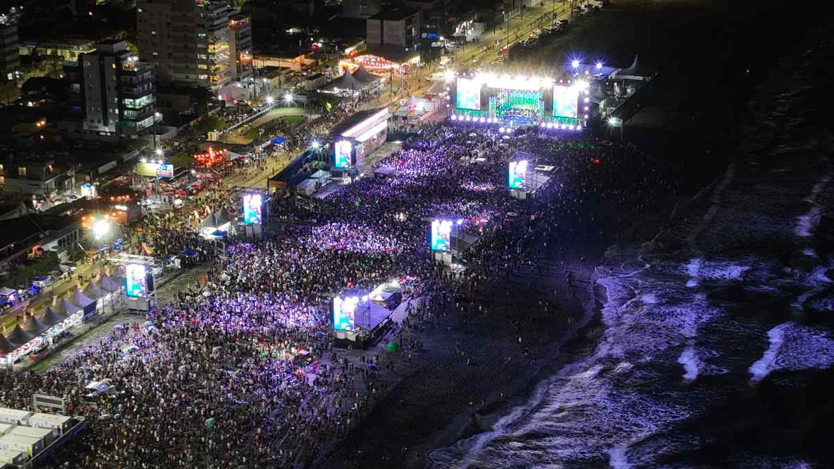 Show no litoral do Paraná reúnem multidões no primeiro final de semana