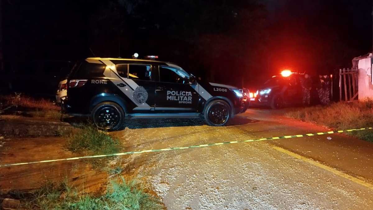 Suspeitos de assaltar joalheria morrem durante confronto com a RONE