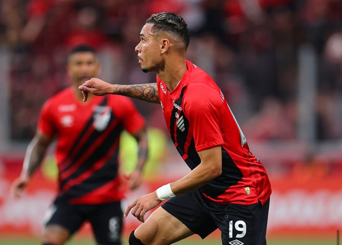 Athletico goleia o Rio Branco